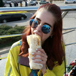 the beautiful girls and russian street-food